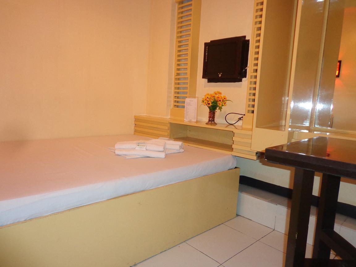 OYO 191 Paradise Apartelle Manila Exterior foto